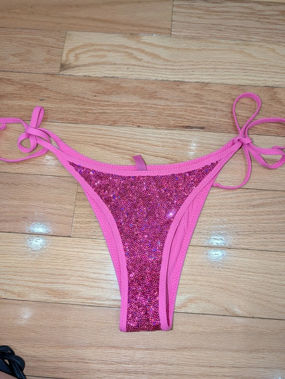 BB6. NWT SKIMS SEQUIN TIE BIKINI BOTTOMS IN FLAMINGO
